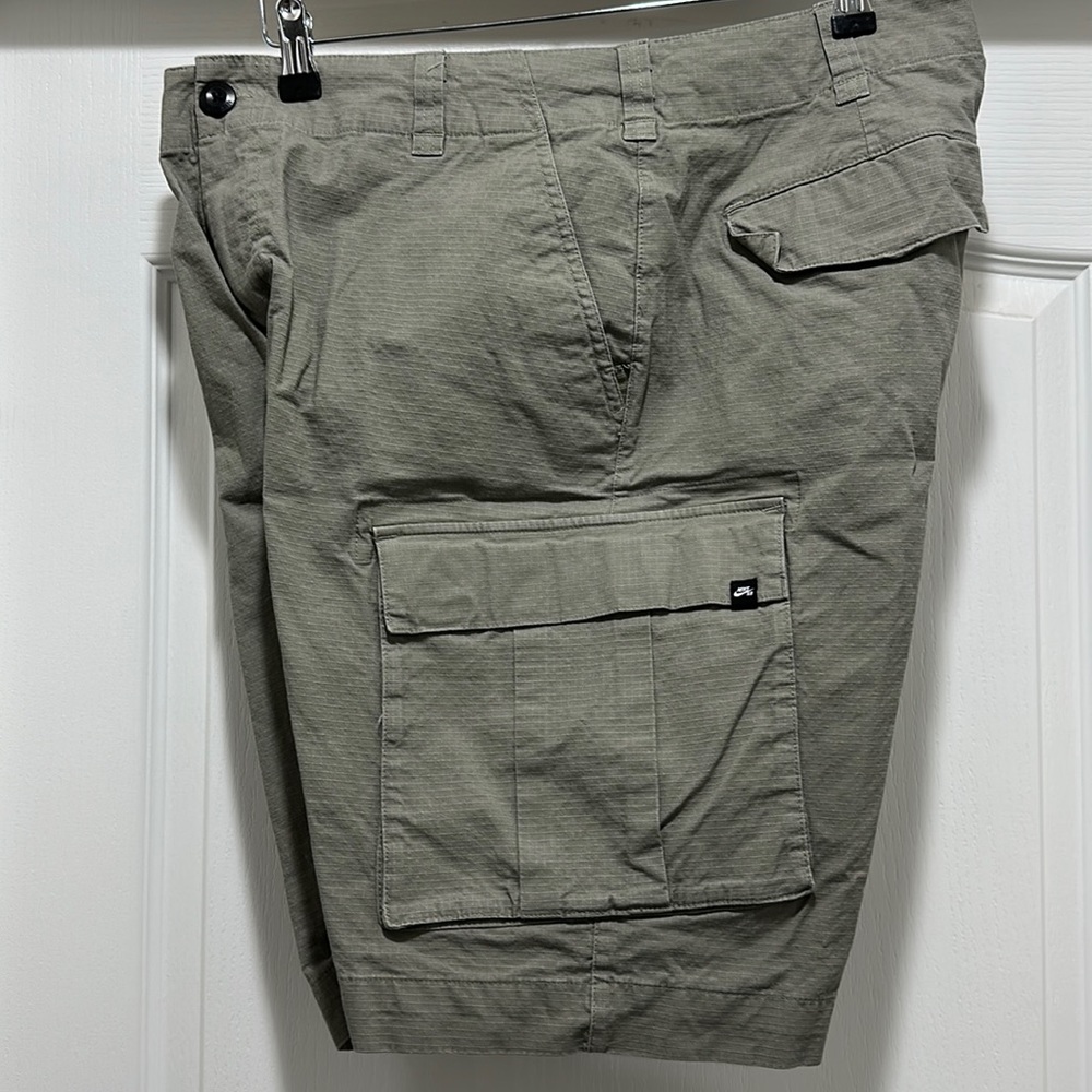 Nike SB Rip Stop Cargo Shorts Size 34